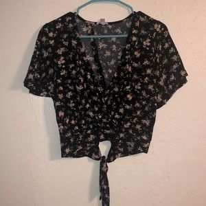 Floral wrap shirt  ✨2 for 16$✨